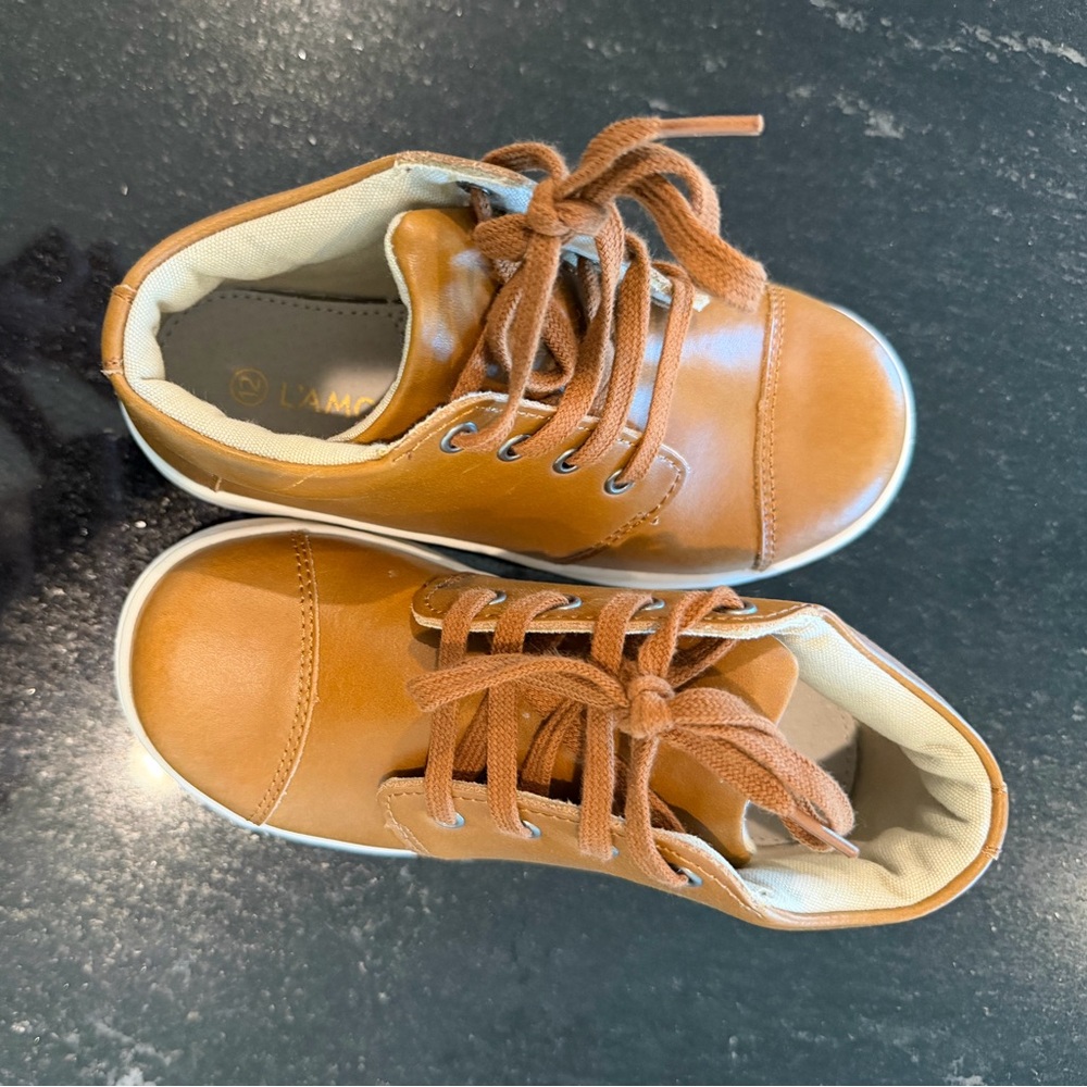 L’AMOUR BNWOT Kids Brown Leather Shoes